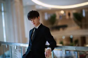 任嘉伦儒雅帅气活动照图片_4