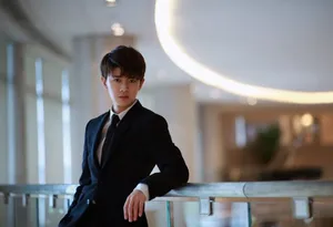 任嘉伦儒雅帅气活动照图片_5