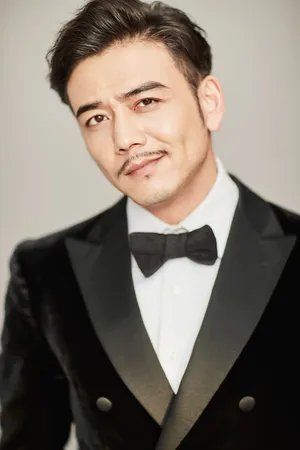 杨烁写真图片：小包总上演西装杀_3