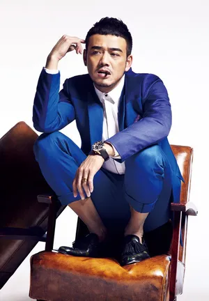 杨烁演绎雅痞魅力写真图片_4