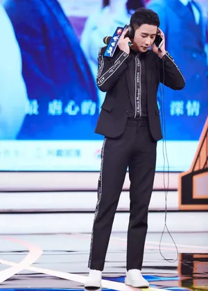 罗晋黑色西装帅气发布会图片_7