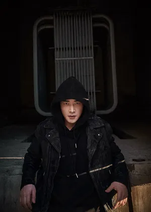 罗晋沉默冷峻风帅气写真图片