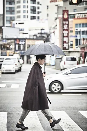 罗晋英伦风帅气黑白街拍高清图片_8