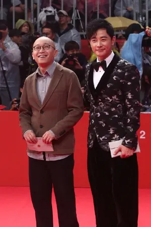 罗晋釜山电影节帅气红毯照片