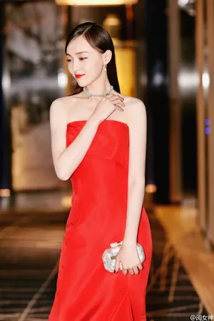 罗晋唐嫣公开恋情后甜蜜合体亮相太完美了
