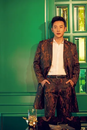 罗晋帅气时尚写真图片：独特的男人味与男人魅力_1
