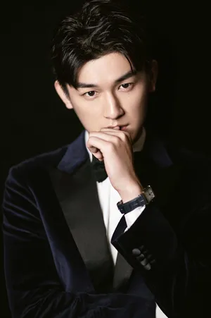 杨旭文芭莎慈善夜帅气高清图片_4