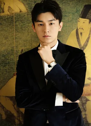杨旭文芭莎慈善夜帅气高清图片_6