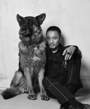 张涵予警犬男性荷尔蒙酷帅写真图片第1张