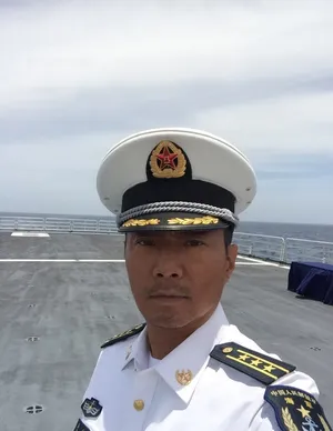 张涵予军装制服自拍图片