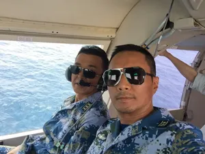 张涵予军装制服自拍图片_5
