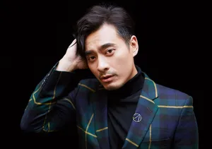 陈龙格子西装魅力有型写真图片