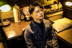 段奕宏黑西装精致绅士风写真图片_2