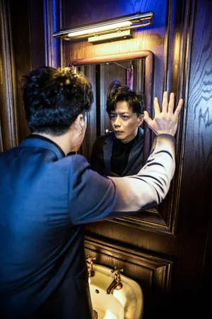 段奕宏黑西装精致绅士风写真图片_5