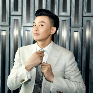 周一围西装帅气写真图片_1