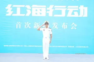 杜江《红海行动》白色海军装造型帅气图片