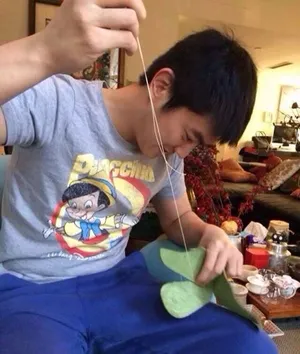 杜江晒缝婴儿鞋照霍思燕大赞帅气贤惠