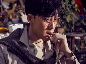 张睿复古文艺风时尚写真图片第1张