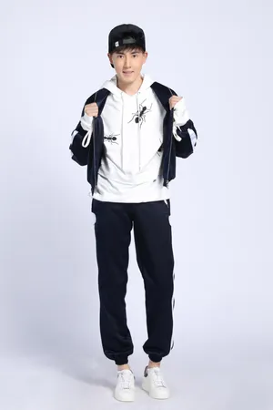 张睿青春活力阳光帅气时尚写真图片