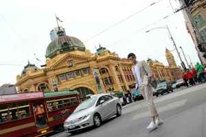 张睿帅气时尚简约风旅拍高清图片_3