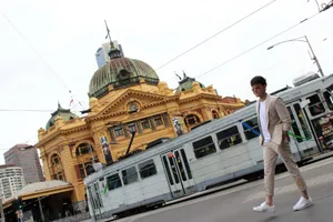 张睿帅气时尚简约风旅拍高清图片_8