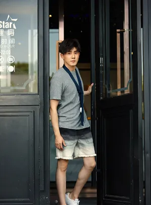 张睿阳光帅气时尚街拍高清图片_3