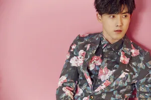 张睿儒雅绅士风西装写真高清图片_6