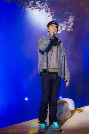 陈翔纪凌尘湖南卫视跨年演唱会舞台帅气图片_6