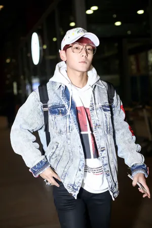 陈翔机场街拍帅气图片