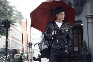 韩东君伦敦街拍高清帅气图片_6