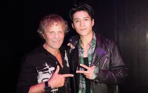 韩东君经典机车夹克摇滚叛逆写真_5