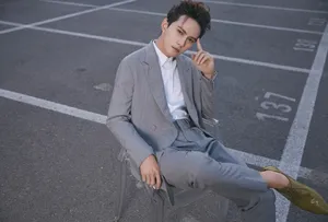 徐正溪西服正装儒雅帅气写真图片_3