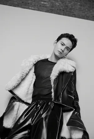 徐正溪酷帅朋克风时尚写真图片