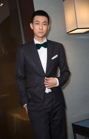 高至霆西装型男魅力写真图片_5