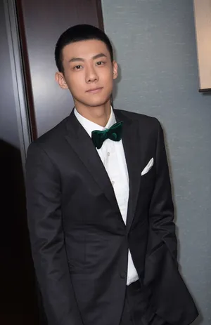 高至霆西装型男魅力写真图片_6