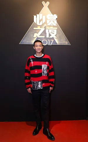高至霆帅气活动照图片_4
