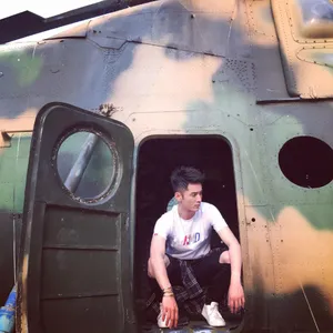 何奉天帅气十足高清图片_6