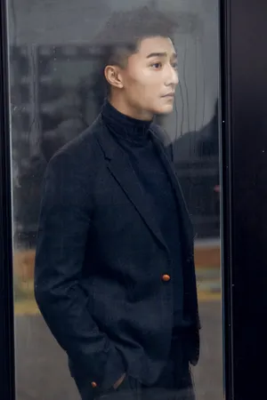 金泽灏深色西装帅气有型图片_2