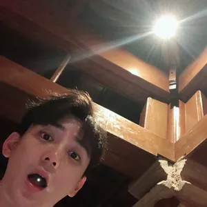 熊梓淇深夜帅气自拍照图片_3