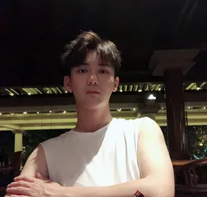熊梓淇深夜帅气自拍照图片_6