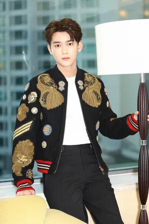 熊梓淇星光大赏帅气高清图片