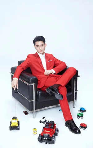 熊梓淇禁欲系红色西装写真图片