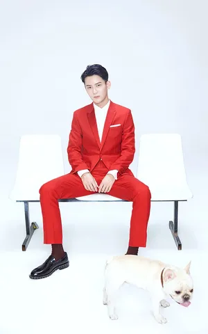 熊梓淇禁欲系红色西装写真图片_5