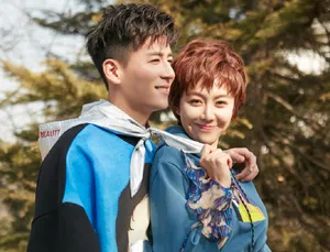姜妍魏千翔甜蜜养眼时尚写真图片_5