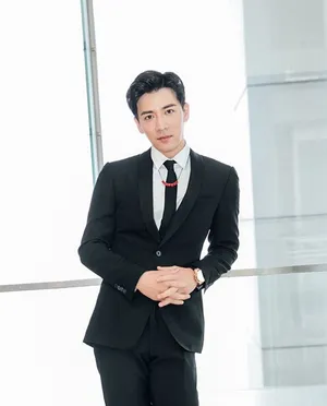 魏千翔西装帅气图片