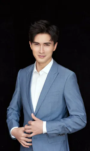 高伟光蓝色西装帅气有型活动照高清图片