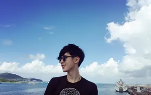 张逸杰时尚帅气生活照图片_2