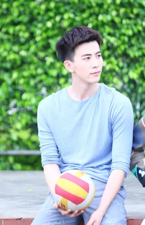 李川休闲帅气户外写真高清图片_4