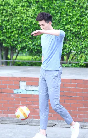李川休闲帅气户外写真高清图片_5