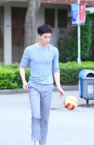 李川休闲帅气户外写真高清图片_6
